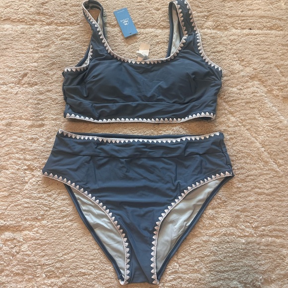 Cupshe Other - Cupshe Navy Bikini Set with White Trim